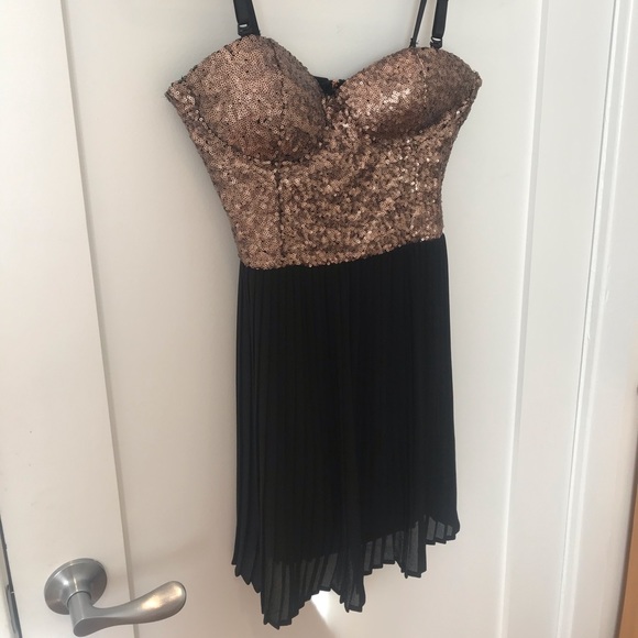 Sequined mini dress (worn once) - Picture 4 of 6